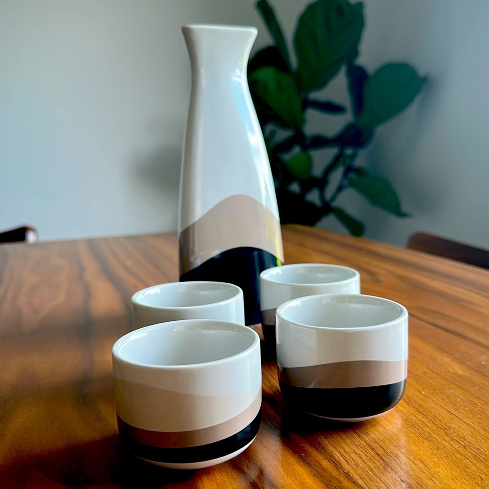 Open box Short ST_RIES Sake set